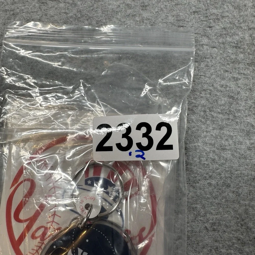 Yankees Universe MLB Keychain + 2 Flexible‎ Magnets Set NWT